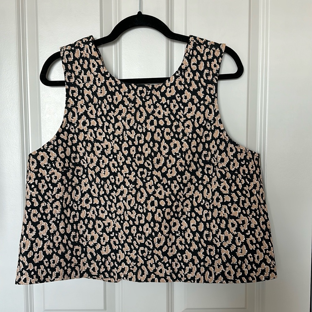NWT! Anthropologie brocade blouse with single button back